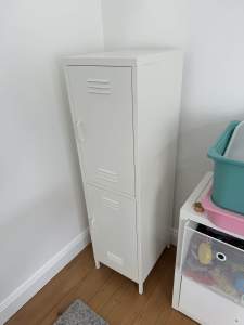 Storage locker / cabinet