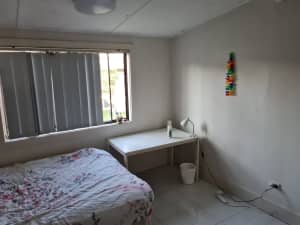 Spacious Room in Mascot (SHORT TERM ONLY 12-28th March)