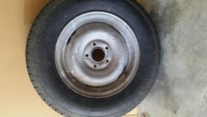 Trailer tyre galvanized rim both brand new 175 R14 Holden
