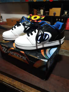 Youth heelys shoes