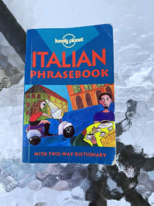 Lonely Planet Italian Phrasebook with two Way Dictionary Pocket Size