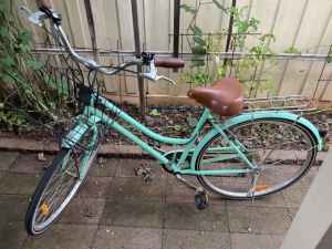 Green lady bike