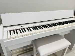 Roland Digital Piano F140 with Bluetooth in brand new