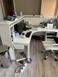 Reception/study desk