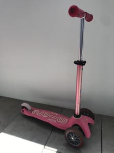 Micro Scooter (3 wheels, pink colour)