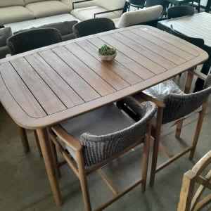 NEW FREEPORT OUTDOOR DESIGNER TABLE WITH 4 X BAR CHAIRS