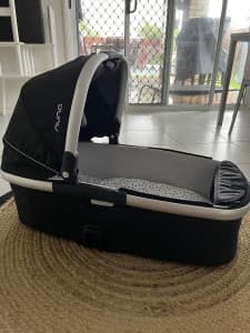 Nuna Bassinet Black (stand not included)