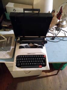Typewriter Olivetti