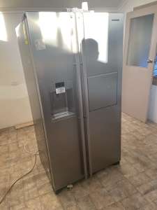 Samsung Fridge & Freezer Ice and Water Filtered French Doors