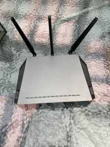 NETGEAR NIGHTHAWK D7000v2 modem router AC1900