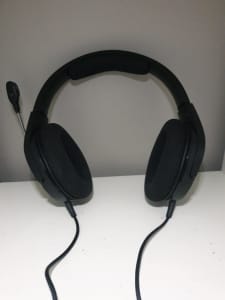 hyper x headphones wired originaly $120 slightly damaged 