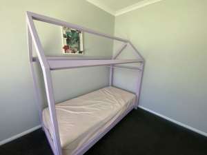 House bed - Single