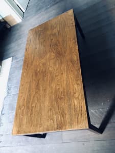 Timber coffee Table (Good condition)