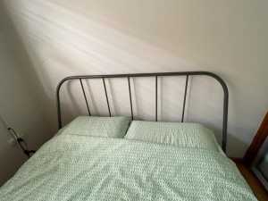 Queen bed (with mattress)