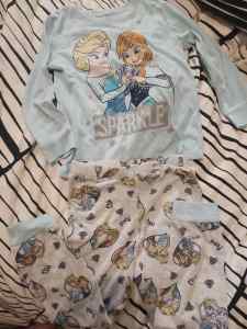 Girls kids frozen winter pjs and dressing gown size 6