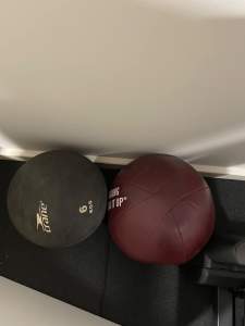 2x medicine balls / 6kg new