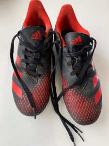 Adidas Predator soccer boots Size US 4