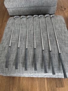 Titleist T100S Irons set. 4 to P. Left handed