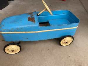 Vintage 1950s metal pedal car. Pick up Knoxfield.