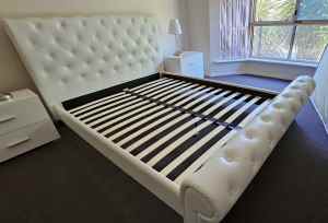 Queen bed frame end mattress 