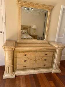 VERSACE STYLE MARBLE LOOKS DRESSER WITH A LARGE MIRROR AND 6 DRAWS