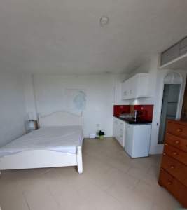 Broadwater Southport Studio apartment available.