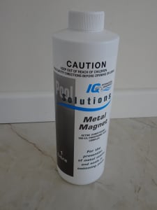 IQ METAL MAGNET 1L - PREVENTION OF METAL STAINS AND SCALE IN POOLS