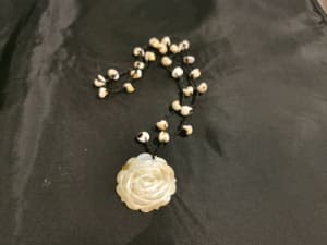 Vintage brand new mother of pearl shell necklace