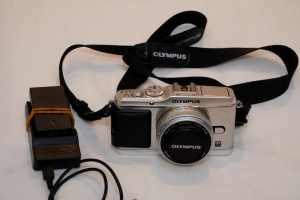Olympus PEN E-P3, low use Excellent Street and Travel Camera kit.