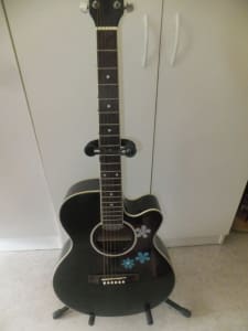 ACOUSTIC GUITAR AMPLIFIER AND STAND AS NEW