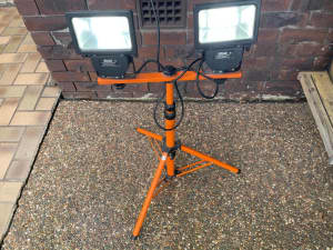 arlec 2 x 20w 3200lm led worklight with tripod