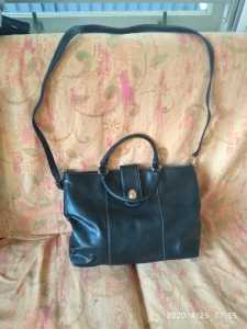 Womens handbag. Black. Ideal for work