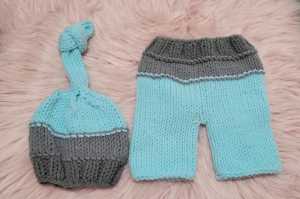 Hand knitted baby Nappy covers beanies
13x Nappy Covers
9x Beanies