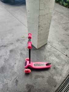 Scooter - pink for a toddler in good condition 