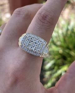 Michael hill 10ct gold 1CT diamond ring