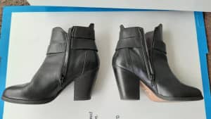 MI PIACI lavorazione artigiana womens leather ankle boots Size 36
