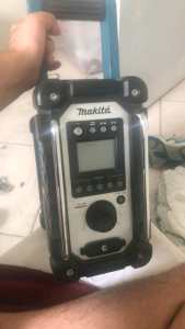 Makita DMR107 7.2V - 18V Li-ion Cordless Jobsite Radio Skin Only