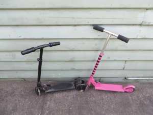 SCOOTERS PINK AND BLACK