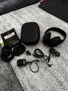 Bose QC 35 over ear wireless Bluetooth headphones