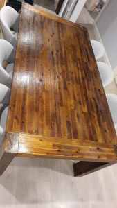 Dining Table - Solid wood 6‐8 ppl w seats