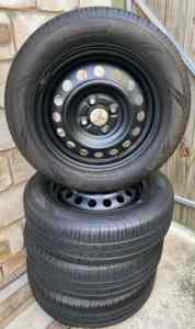 A set of wheels and tyres 4x 175/65 R14 82T