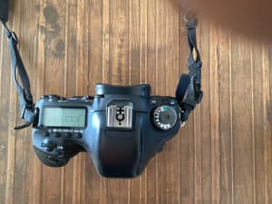 Canon 7D with canon battery grip $275