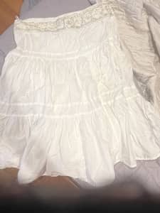 Women’s white 3 tiered skirt S14 (no iron)
