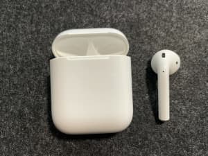 Apple AirPods with Charging Case 2nd Gen (Missing Left Earpiece)