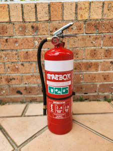 2.5kg and 4.5kg FIRE EXTINGUISHERS