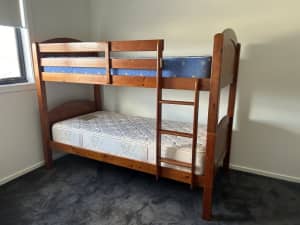 Bunk beds - Single - Includes mattresses