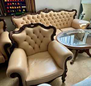 Antique Leather Lounge