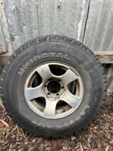31x10.5R15 A/T Tyre on Prado / Landcruiser wheel