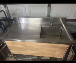 commercial sink for dishwashing