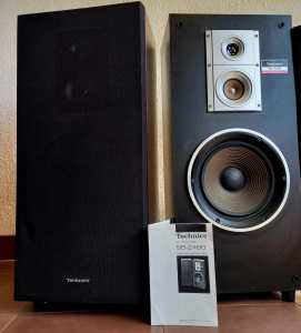 Vintage TECHNICS SB-2450 speaker system..